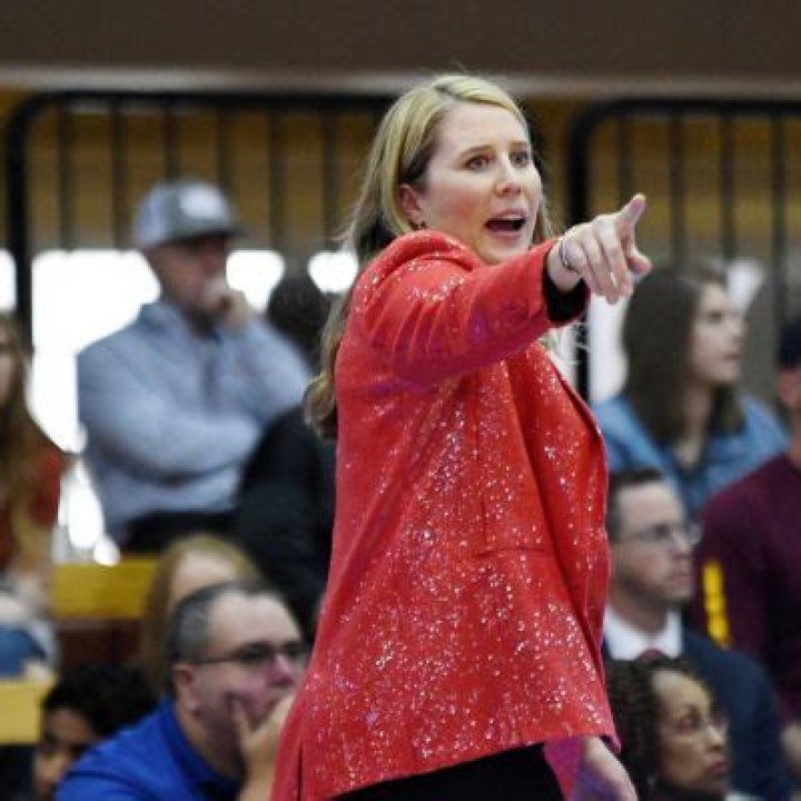 Dani Busboom Kelly Net Worth & Contract | How Rich Is She | Salary Details