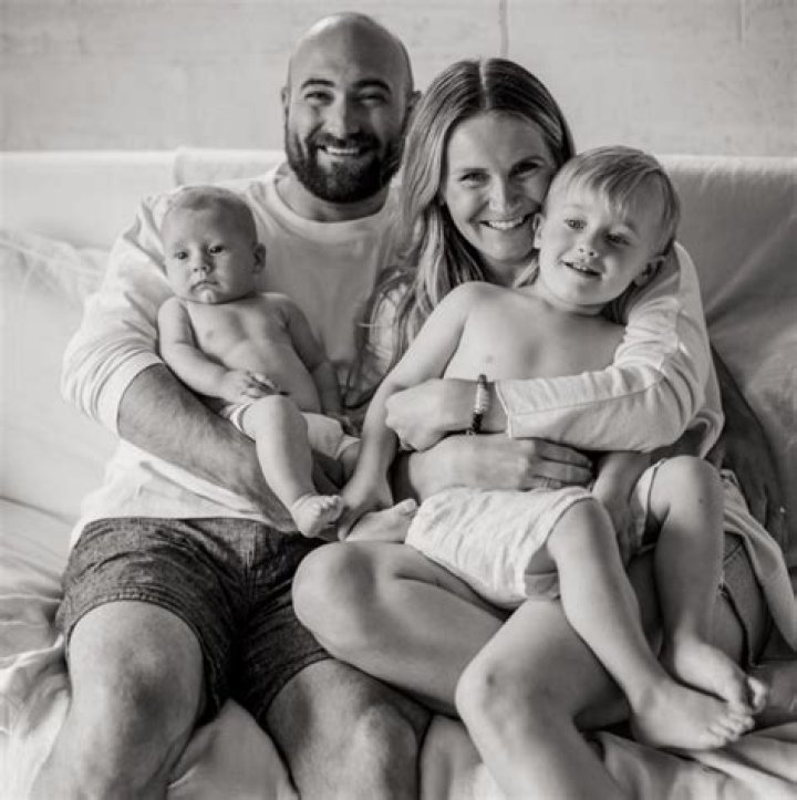 Jamie Amell Wiki; Husband, Age, Net Worth, Parents, Height, Facts