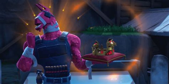 What do crowns do in fortnite